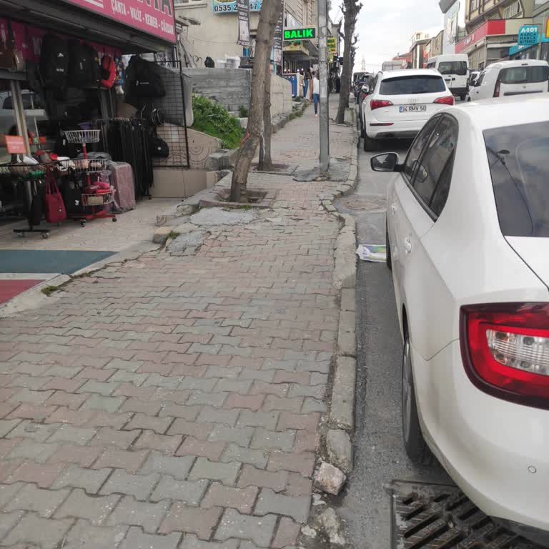 Güvercintepe Mahallesi Ahmet Yesevi Caddesi Kaldırımlarındaki Çöküntüler Bebek Arabasını Engelliyor