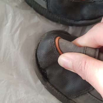 Ayakkabı Alt Tabanı Üç Ayda Açıldı, Mağaza Üretim Hatasını Reddediyor