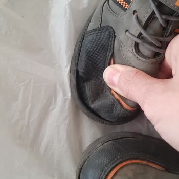 Ayakkabı Alt Tabanı Üç Ayda Açıldı, Mağaza Üretim Hatasını Reddediyor