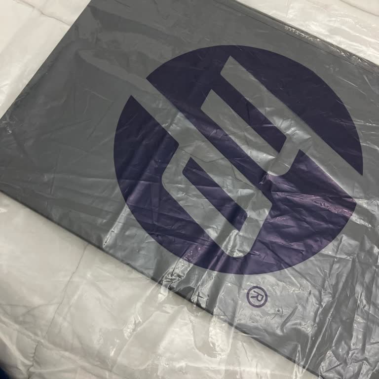 Teknosa Van Mağazasında Güvensiz Paketleme Ve Çalışan Tavırları Nedeniyle Laptopta Çizik Ve Şişlik