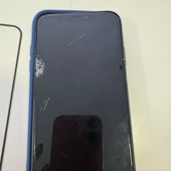 Apple Mağazası Çalışanının İphone 11 Ekranını Kırması Ve Sorumluluk Redi