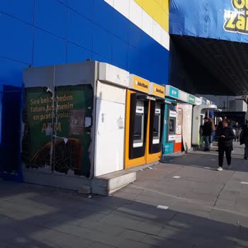 VakıfBank ATM Personel Bölümündeki Çöp Birikimi Görüntü Ve Çevre Kirliliği!