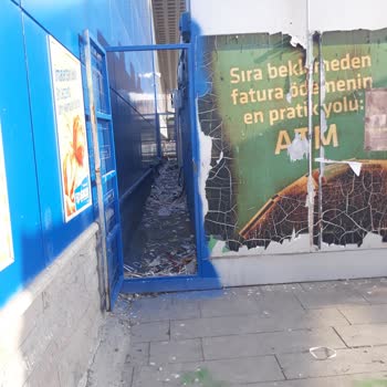 VakıfBank ATM Personel Bölümündeki Çöp Birikimi Görüntü Ve Çevre Kirliliği!