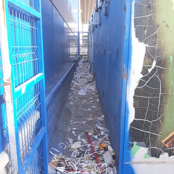 VakıfBank ATM Personel Bölümündeki Çöp Birikimi Görüntü Ve Çevre Kirliliği!