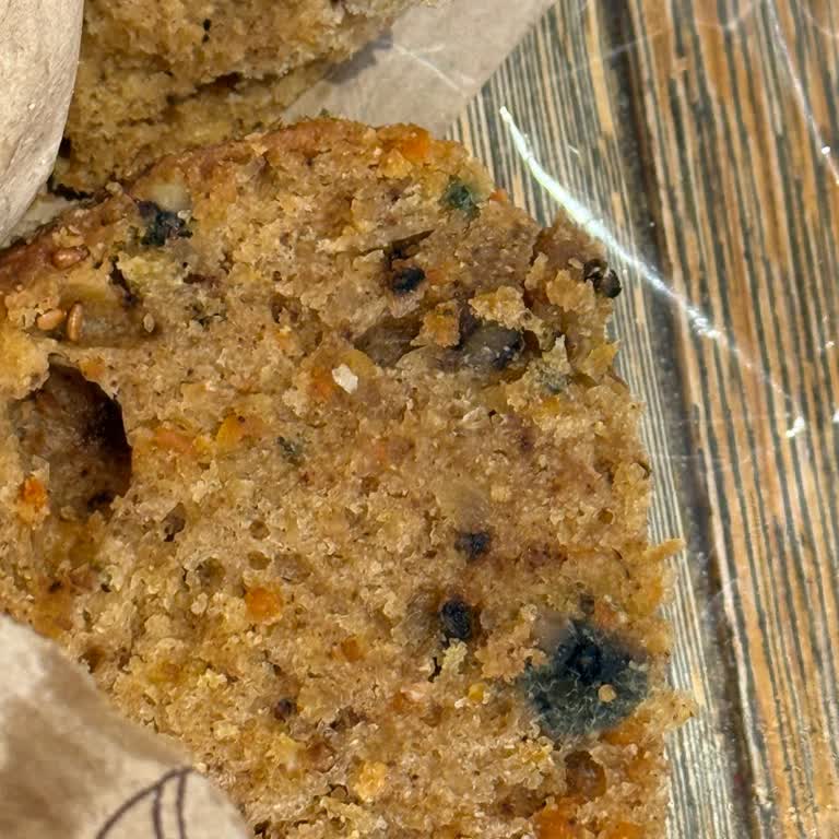 Migros Emaar Fırın Ürününde Küflü Kek Satışı Sağlık Riskine Yol Açıyor