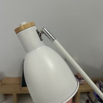 Kırık Masa Lambası Ve Müşteri Hizmetlerine Ulaşılamama