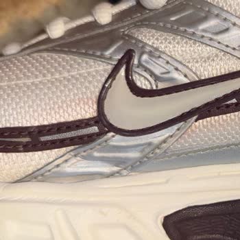 İlk Kullanımda Boya Akitmayan Spor Ayakkabının Ayıplı Olduğu Ve İade Talebi