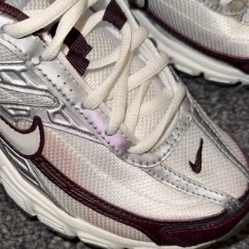 İlk Kullanımda Boya Akitmayan Spor Ayakkabının Ayıplı Olduğu Ve İade Talebi