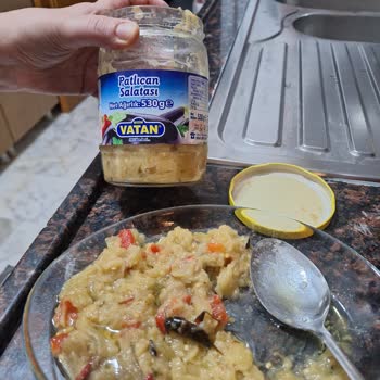 Şok Market Patlıcan Salatasında Hamam Böceği: Hijyen Skandalı Ve Ücret İadesi Talebi