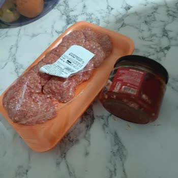 Köfteci Yusuf’tan Gelen Siparişte Ambalaj Yırtılması Ve Sos Sızıntısı!