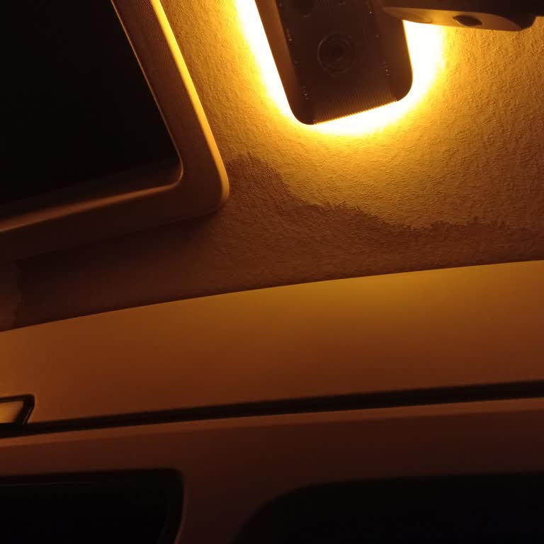 Mercedes Tırda Yağmur Suyu İçeri Girdi Soğuk Hava Ve Yardımsız Bırakıldı