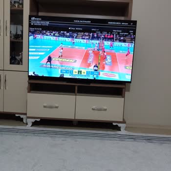 Teslim Edilen Televizyon Görüntüsü Mağaza İddiasıyla Uyuşmuyor Ve Servis Yardımcı Olmuyor