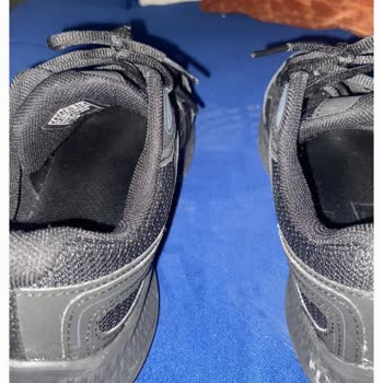 Yan Basma Ve Beyazlama Sorunlu Skechers Ayakkabıda Değişim Talebi