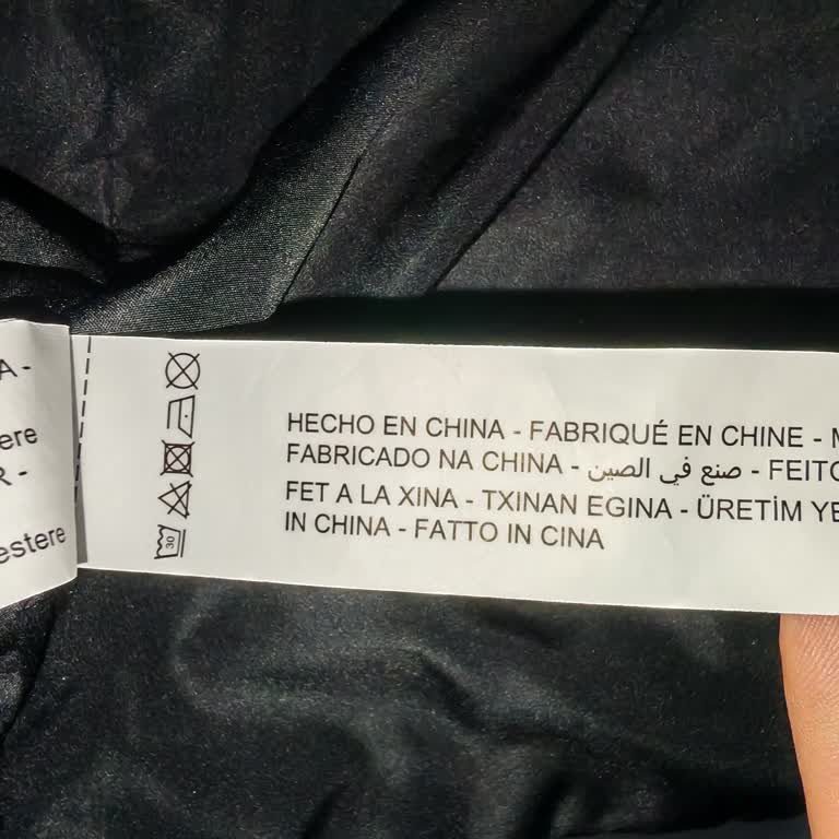 Deforme Olan Şişme Mont Ve Çözüm Sunmayan Mağaza