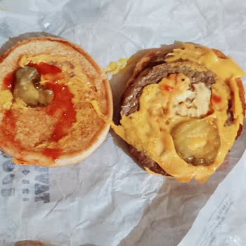 Burger King Şubesinde Double Sipariş Junior Boy Olarak Verildi