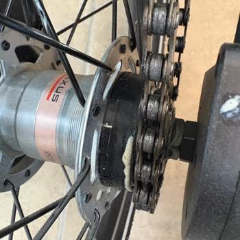 Arka Tekerlekte Yağ Sızıntısı Ve 4 Ay Süren Servis Bekleyişi Üzerine Şikayet