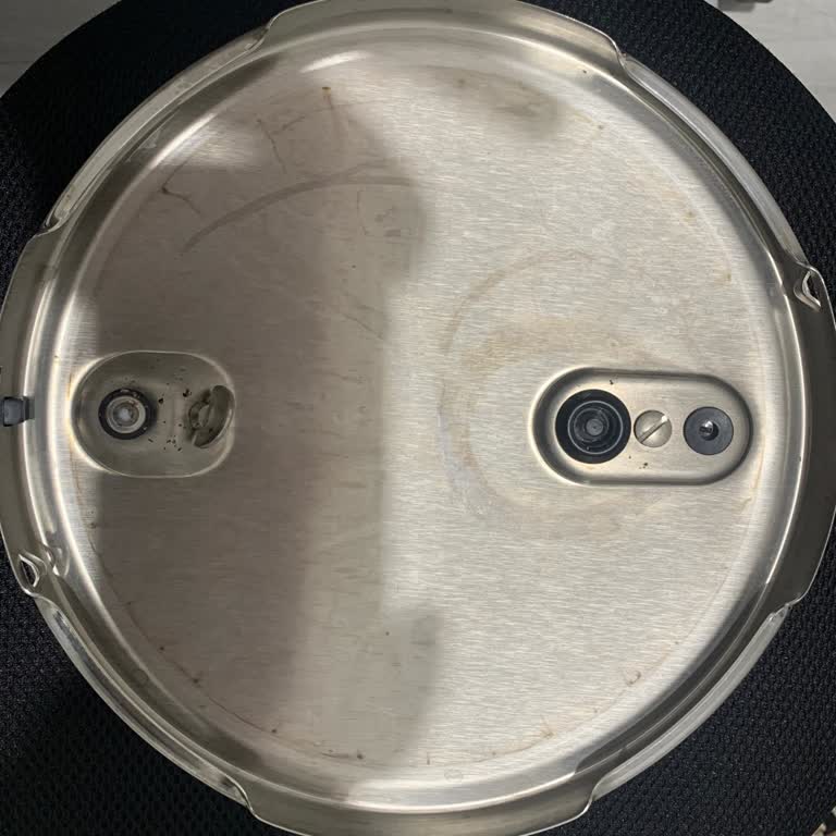 Paslı Kapaklı Fissler Vitaquick 6L Tencereye Değişim Reddi