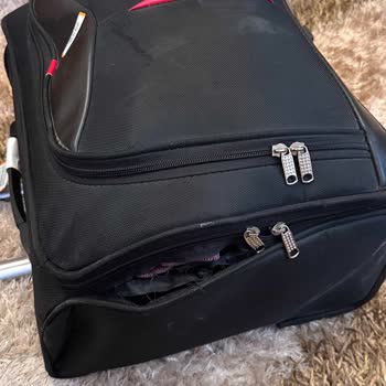 Sunexpress Antalya Van Uçuşunda Bagajda Ciddi Yırtılma Ve Rapor Eksikliği