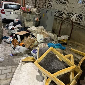 Cihad Sokak'ta Çöp Taşması Ve Çevre Kirliliği Çözüm Bekliyor