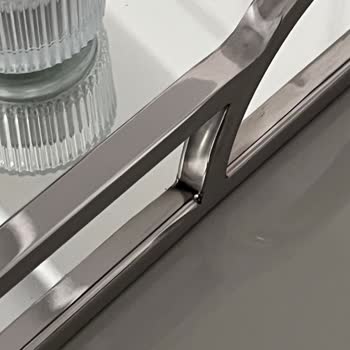 Kısa Sürede Paslanan Metal Tepsi Ve Mağaza İlgisizliği