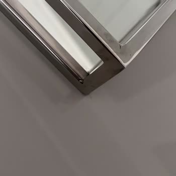 Kısa Sürede Paslanan Metal Tepsi Ve Mağaza İlgisizliği