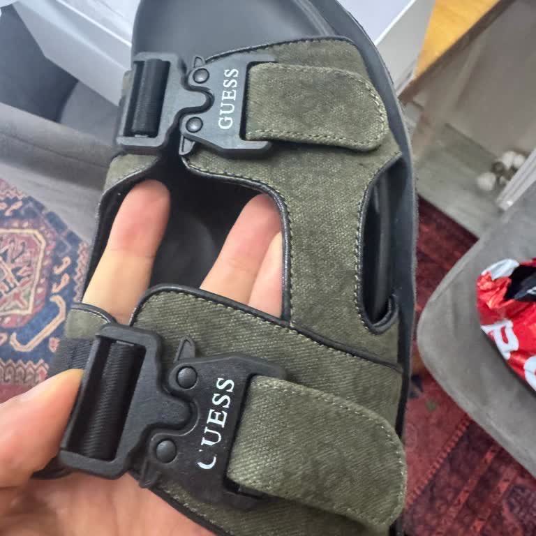 Boyner'den Silik Guess Logolu Terlik İçin Hızlı Değişim İsteği