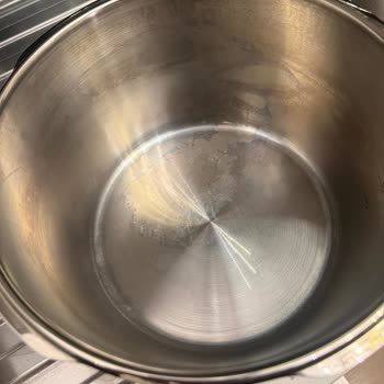 Ayıplı Fissler Düdüklü Tencere: İlk Kullanımda Kalıcı Kararmalar