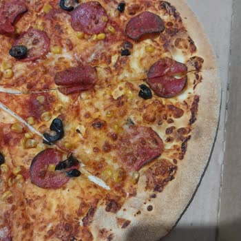 Soğuk Ve Yanmış Pizza Nedeniyle Çocuklar Mağdur Oldu, Para Çöpe Gitti