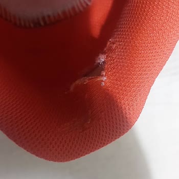 İçten Yırtılan Nike Ayakkabıda Metal Parça Ve Sağlık Riski