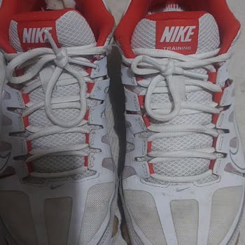 İçten Yırtılan Nike Ayakkabıda Metal Parça Ve Sağlık Riski