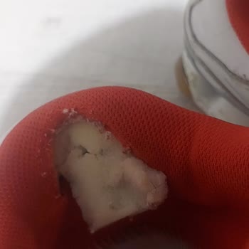 İçten Yırtılan Nike Ayakkabıda Metal Parça Ve Sağlık Riski