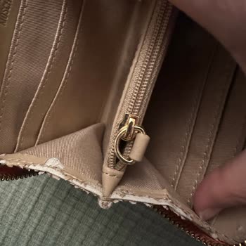 Love Moschino Cüzdanındaki Hızlı Soyulma Ve İade Talebi