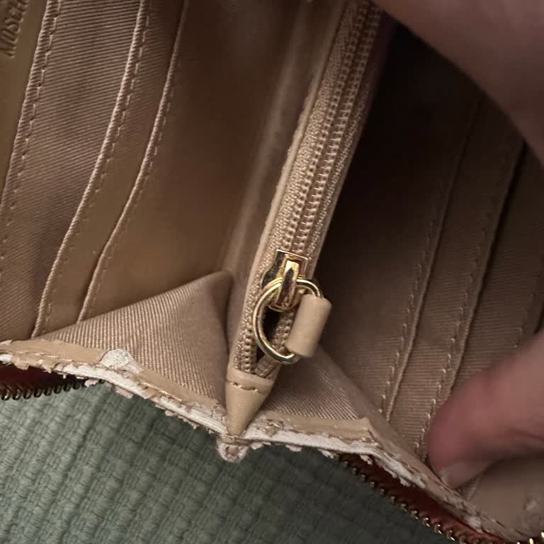 Kısa Sürede Soyulan Love Moschino Cüzdanın Kalite Sorunu Ve Mağaza İlgisizliği