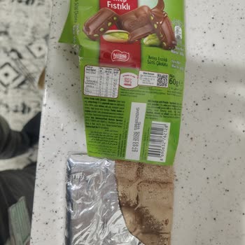 Nestle Çikolatasının Ambalajı Bozulmuş Ve Son Kullanma Tarihi Geçmemiş Olmasına Rağmen Ürün Atıldı