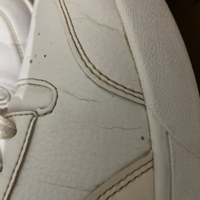 Puma Spor Ayakkabısında Çabuk Çatlama Ve Boya Akması