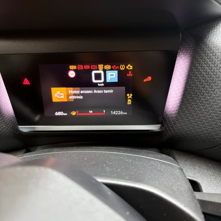 Citroën C4X Stuck in Service for Months Due to Parts Shortage