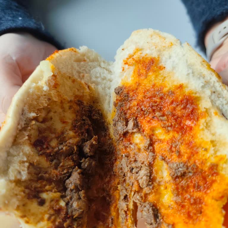 Köfteci Yusuf Ümraniye Son Durak’taki Kavurma Kaşarlı Tost Kalite Ve Servis Sorunu