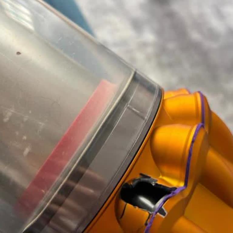 Dyson V15 Süpürge Plastik Parçası Kırıldı, Motor Değişimi Gereksiz Ve 10 Gün Boyunca Kargo Gecikti