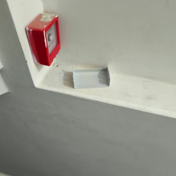 Fiber İnternet Nakil İşleminde Personelin Çöp Bırakması Ve İnternet Kutusunu Dağınık Bırakması