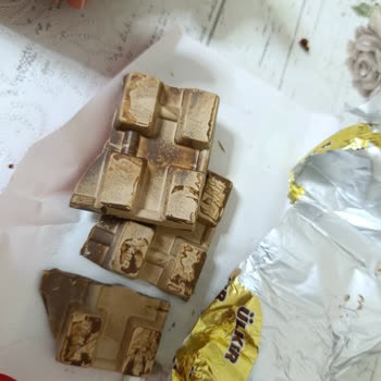 Şok Market’te Bozuk Ülker Çikolatası Tadı Ve Rengi Şikayet