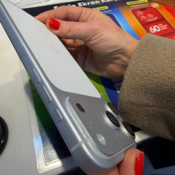 Kutudan Çizikli Çıkan Akıllı Telefon İçin Güveni Sarsan Değişim Reddi