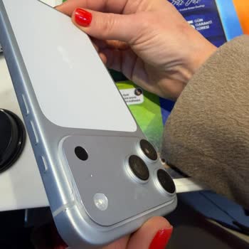 Kutudan Çizikli Çıkan Akıllı Telefon İçin Güveni Sarsan Değişim Reddi