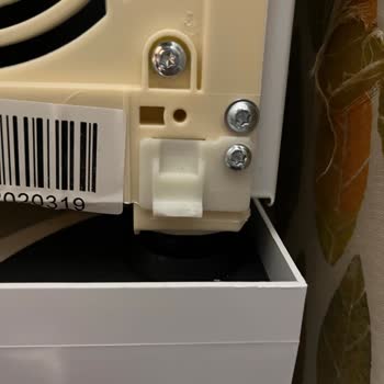 Hoover Kurutma Makinesinin Alt Kapak Tırnağı Kırıldı, Yedek Parça İsteniyor