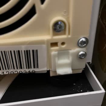 Hoover Kurutma Makinesinin Alt Kapak Tırnağı Kırıldı, Yedek Parça İsteniyor