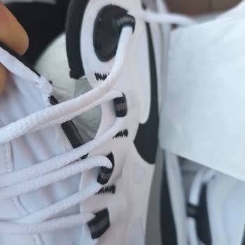 Sneakersonline.tr Orijinalliği Şüpheli ve Kusurlu Ayakkabı Satışı, Satıcı İadeyi Reddediyor