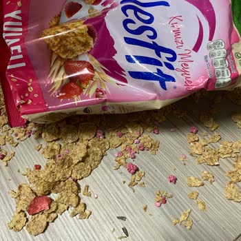 Nestle Nesfit Kırmızı Meyveler Ürününde Böcek Ve Kurt Çıktı: Sağlık Endişesi