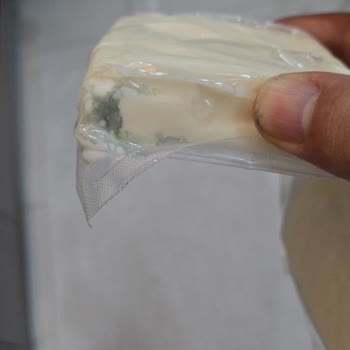 Koçtaş Şubesinde Satın Aldığım Peynir Küflü Çıktı, İade Talep Ediyorum
