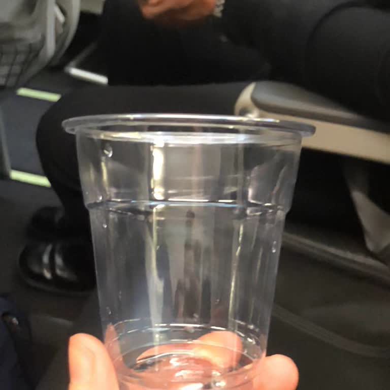 Ajet Uçuş Gecikmesi Ve Yetersiz Su Servisi İçin Ücret İadesi Talebi