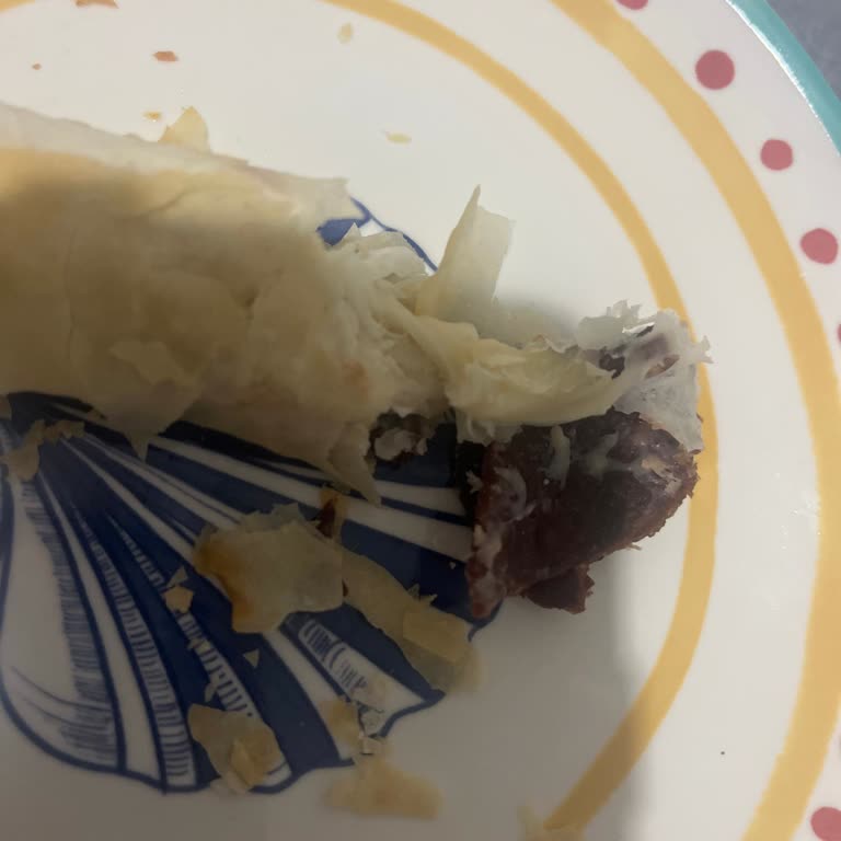 Pınar Dondurulmuş Paçanga Böreğinde Pastırma Tadının Aşırı Tuzlu Ve Rahatsız Edici Olması