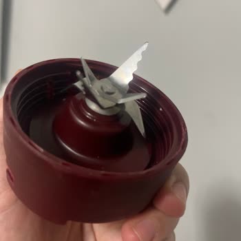 Karaca Bıçak Kısmını Tutan Lastik Bir Anda Koptu Ve Ürün Tamamen Kullanılamaz Hale Geldi